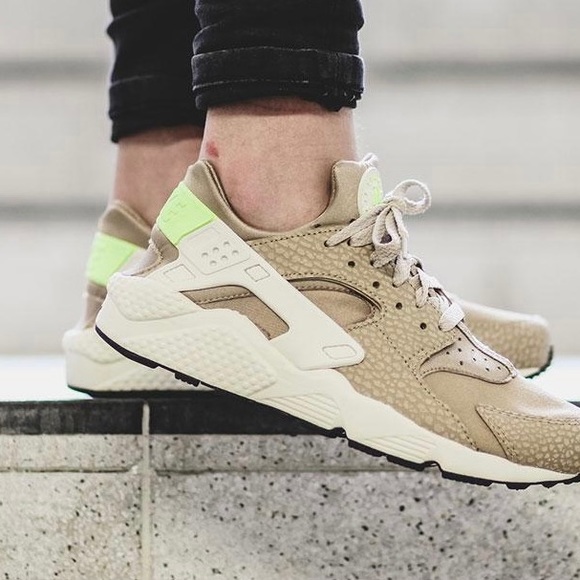 Other - Nike Air Tan & Green Huarache Run Men’s 11 Sold Out  Comfortable.